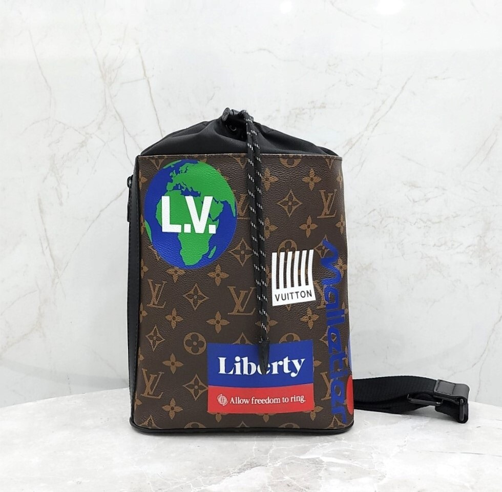 [럭스유] 루이비통 모노그램 월드투어 초코 슬링백 M44625