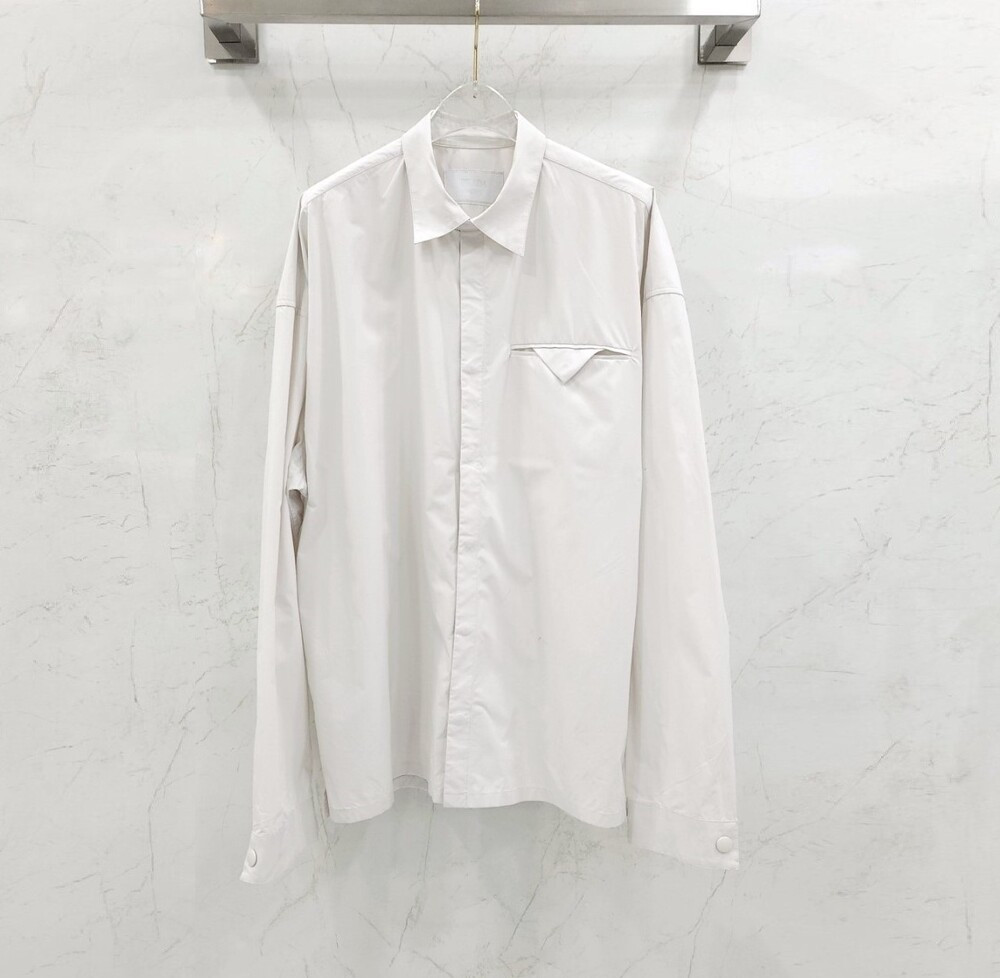 [럭스유] L / 프라다 트라이앵글 디테일 셔츠 SC753