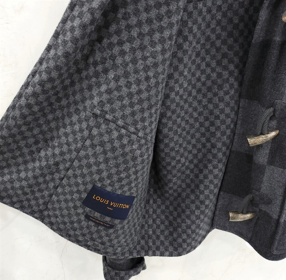 [럭스유] 54 / 루이비통 X 니고 한정판 자이언트 다미에 더플 코트