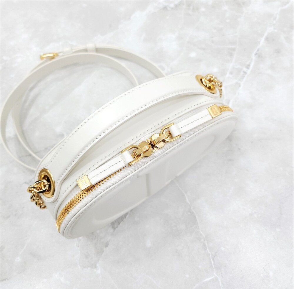 [럭스유] (새상품) 디올 CD 시그니처 오벌 카메라백 라떼 카프스킨 S2201UMFV