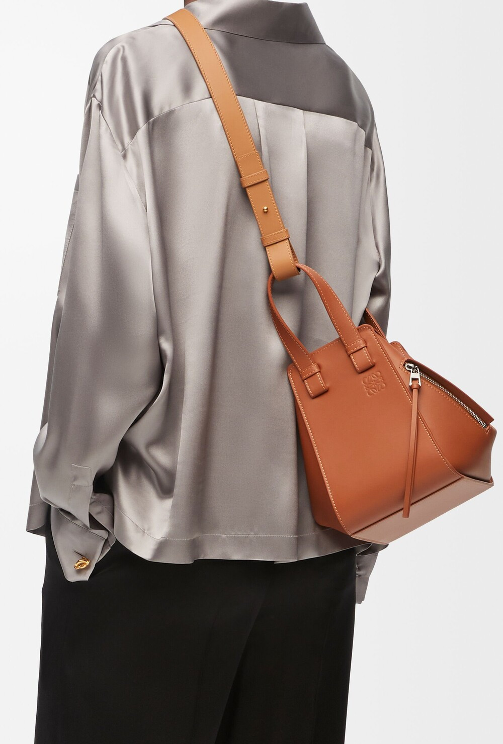 [럭스유] 로에베 스몰 해먹 백 클래식 카프스킨 0010110567