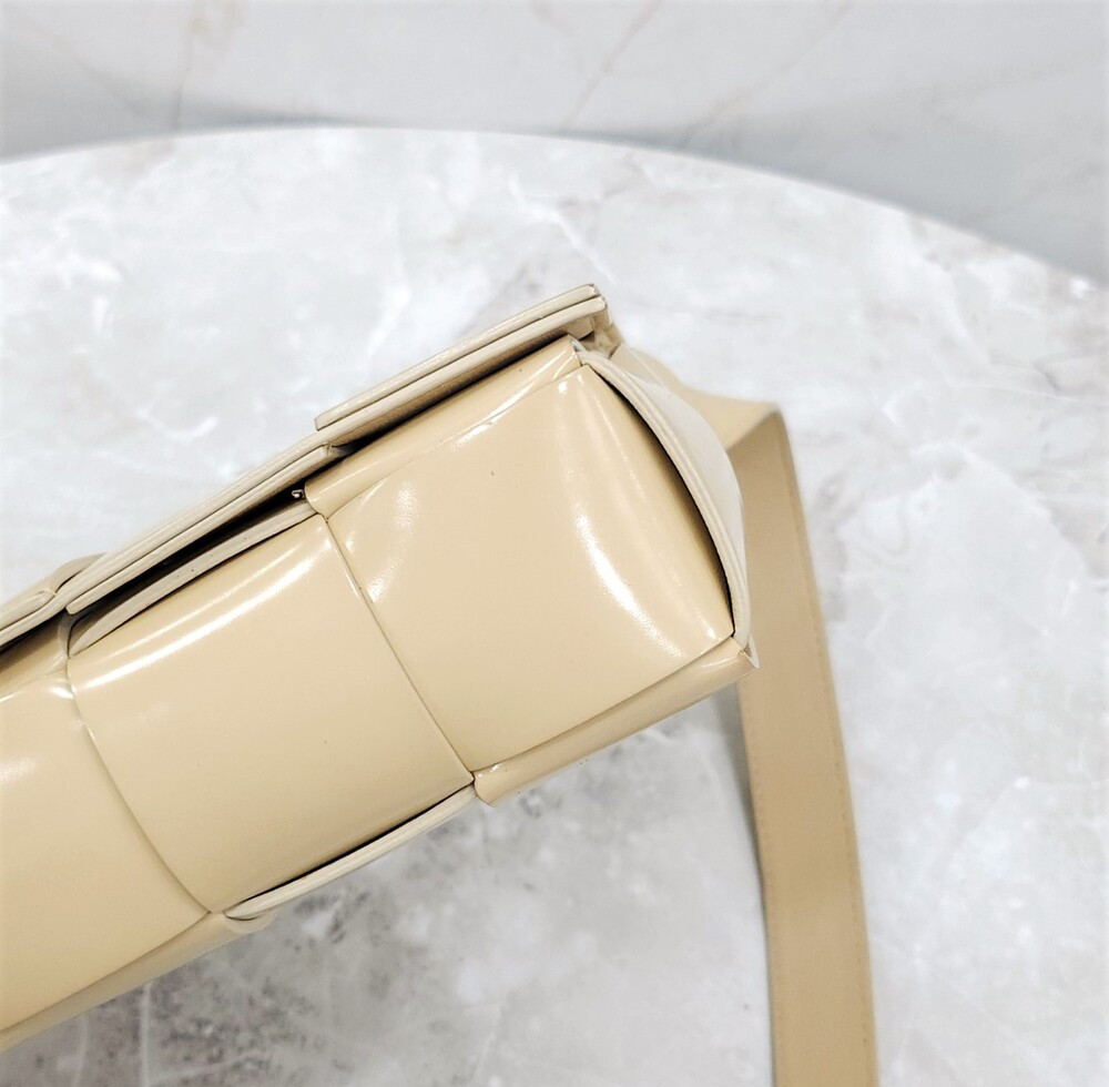 [럭스유] 보테가베네타 카세트 인트레치아토 크로스백 578004