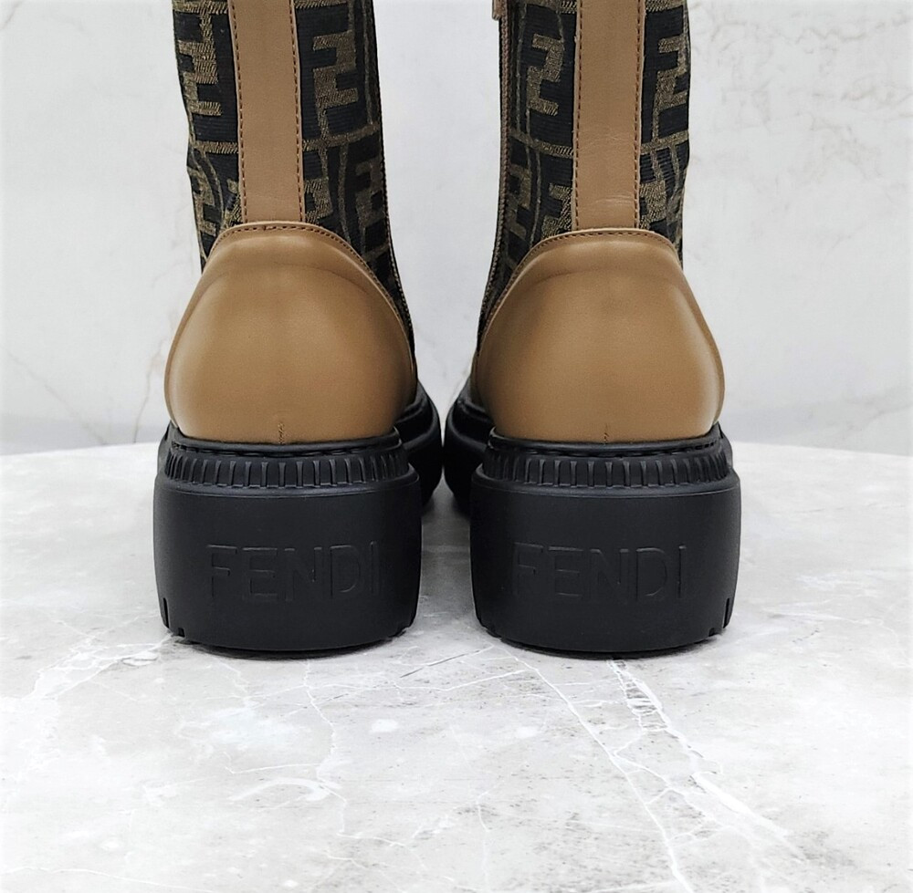 [럭스유] (새상품) 37 / 펜디 FF 자카드 도미노 플랫 부츠 8T8353