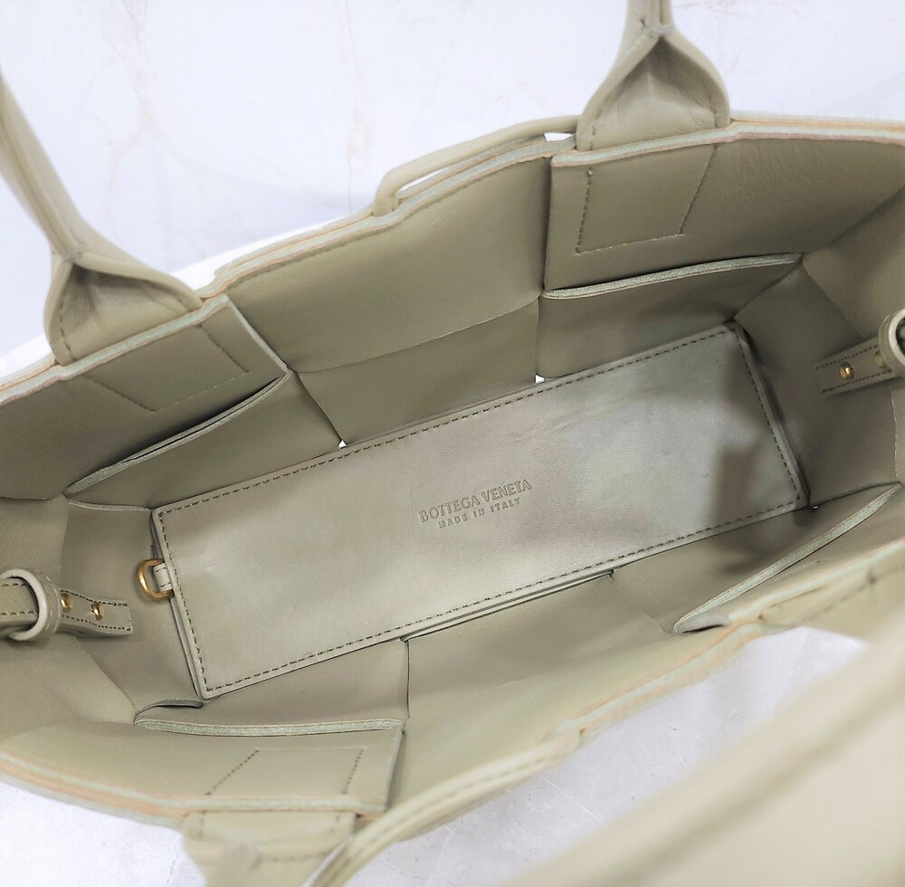 [럭스유] 보테가베네타 인트레치아토 아르코 스몰 백 652867