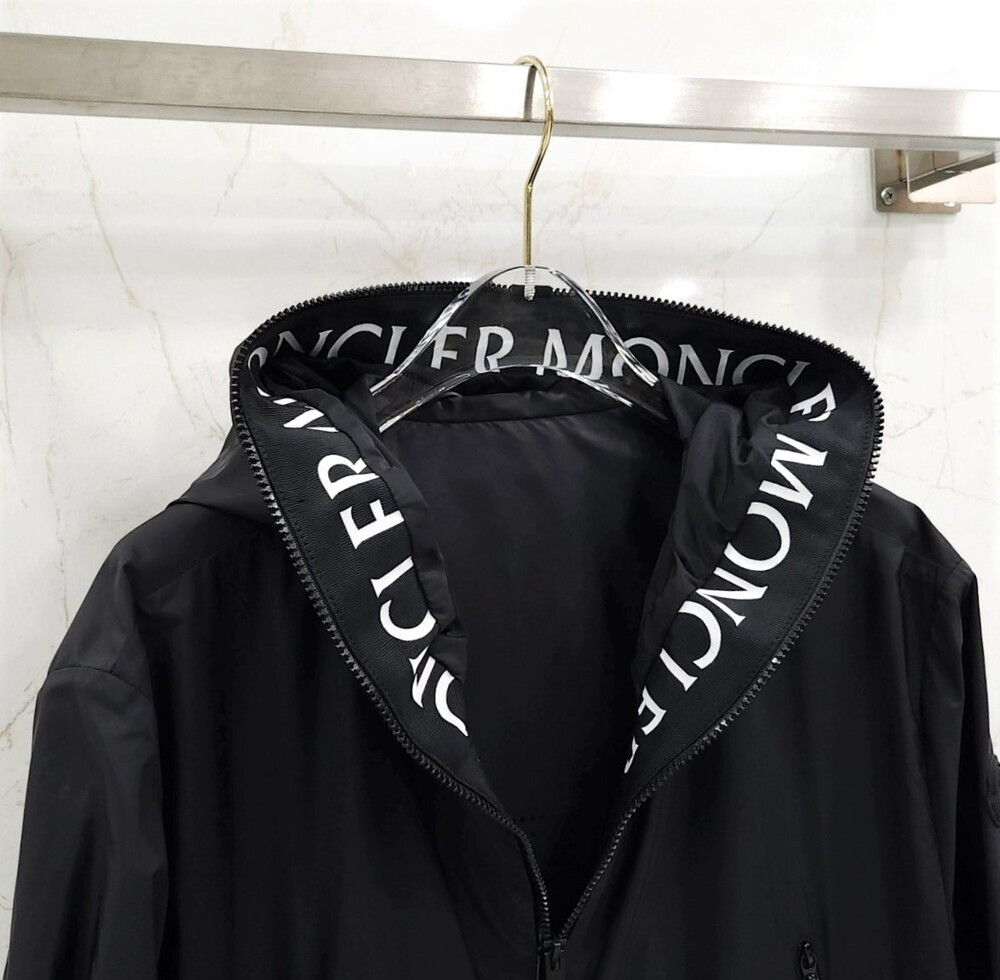 [럭스유] 3 / 몽클레어 로고 후드 바람막이 자켓