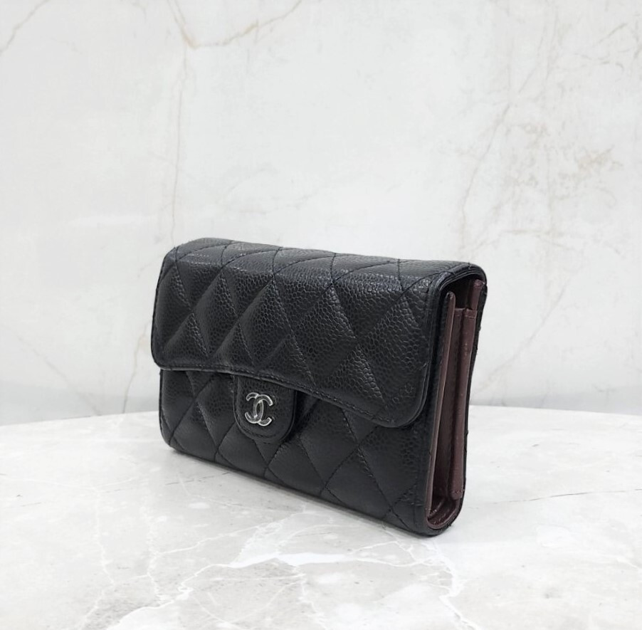 [럭스유] 샤넬 클래식 캐비어 플랩 중지갑 31번대 AP0232