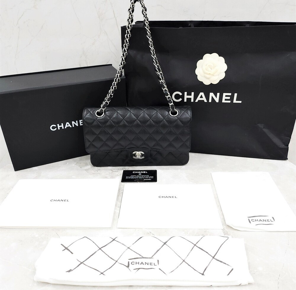 [럭스유] (새상품) 샤넬 캐비어 클래식 미듐 플랩백 블랙 은장 A01112
