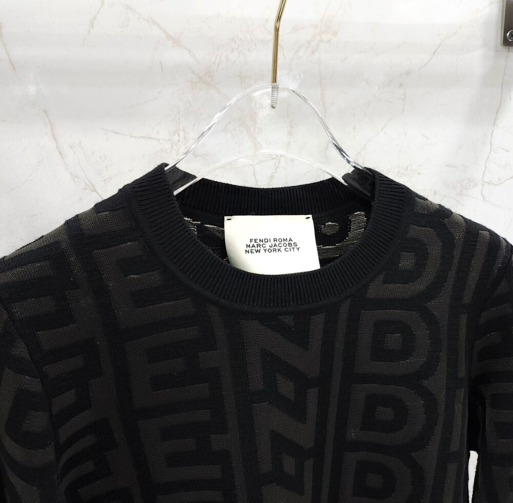 [럭스유] (새상품) 44 / 펜디 로고 로마 풀오버 니트 FZX131