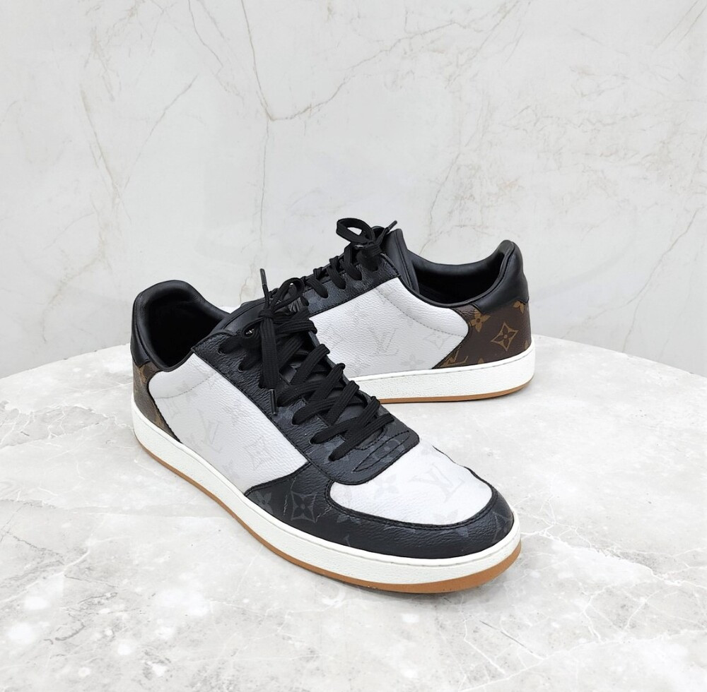 [럭스유] 9 / 루이비통 모노그램 리볼리 스니커즈 1A8WG8