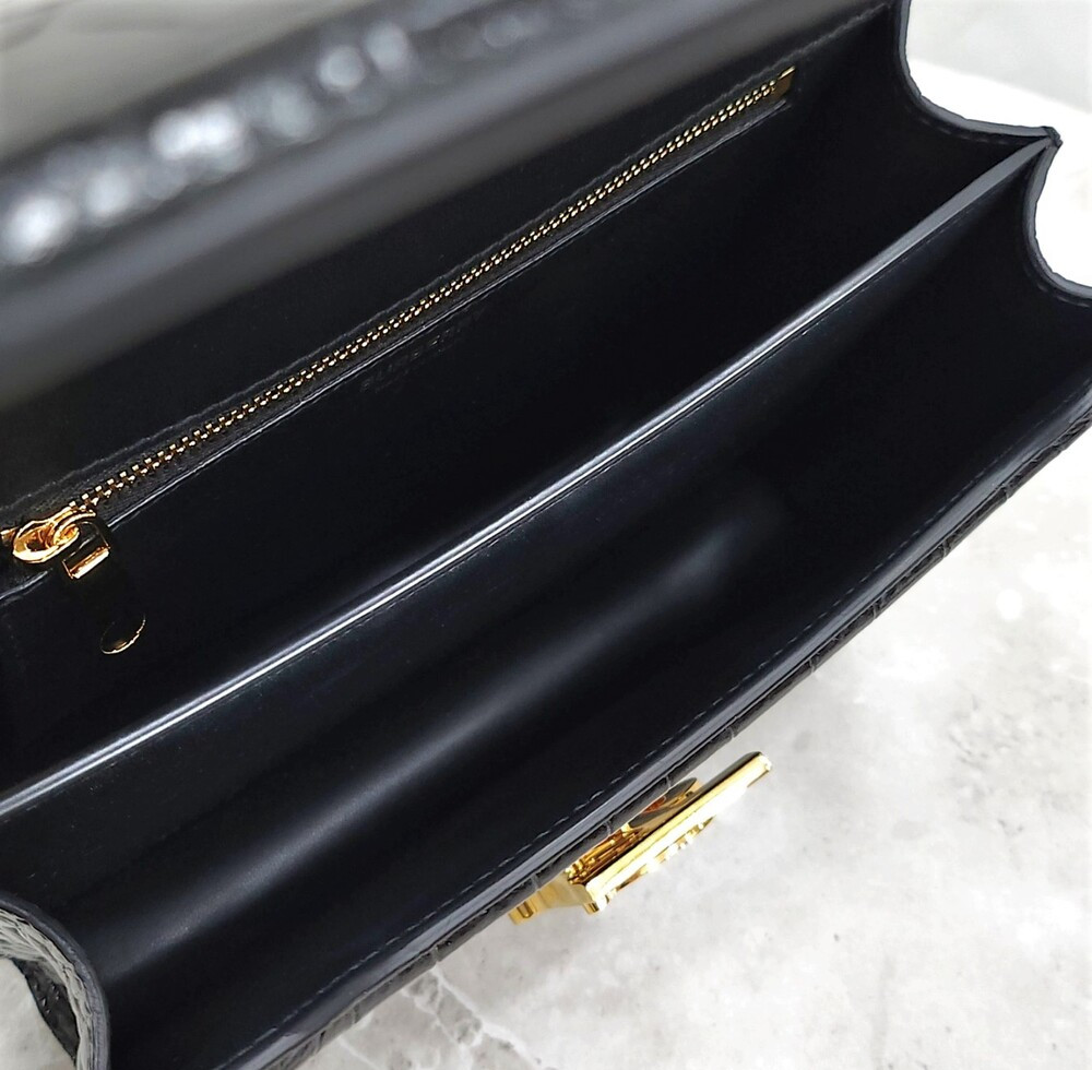 [럭스유] 버버리 엠보싱 TB 체인백 블랙 스몰 8058293