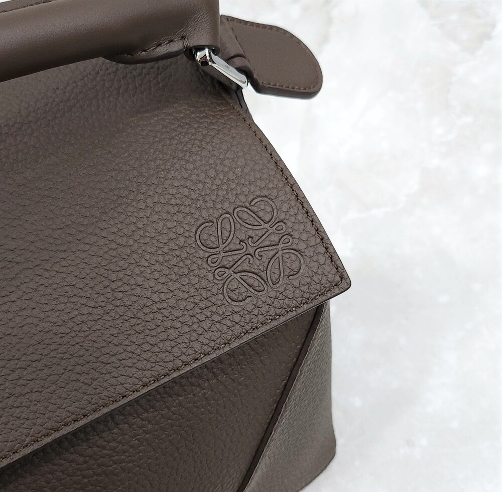 [럭스유] (새상품) 로에베 라지 퍼즐 레더 엣지백 그레인드 카프스킨 B510P00X05