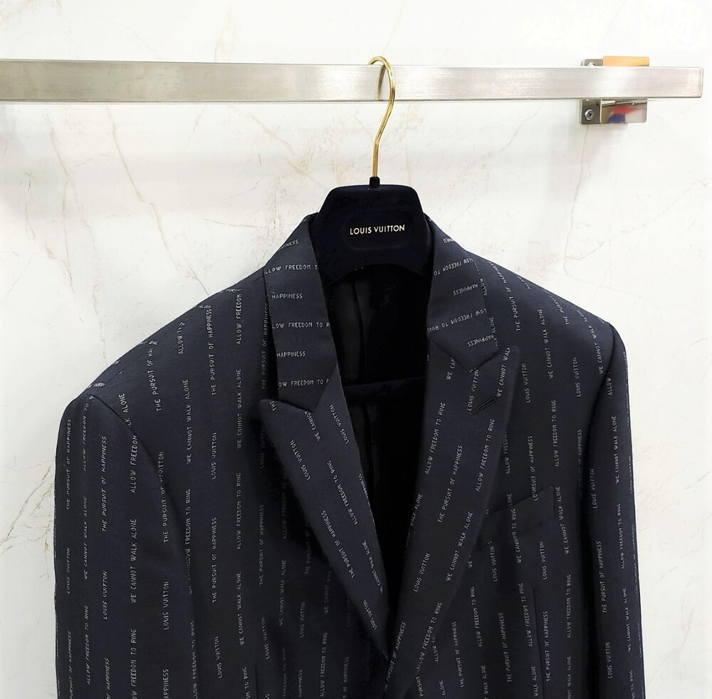 [럭스유] 52 / 루이비통 모노그램 스트라이프 2B 테일러드 자켓