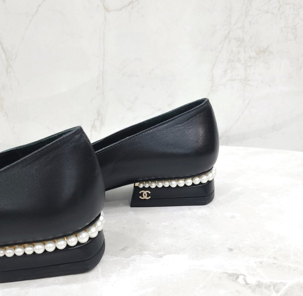 [럭스유] 38.5 / 샤넬 CC로고 진주 레더 펌프스