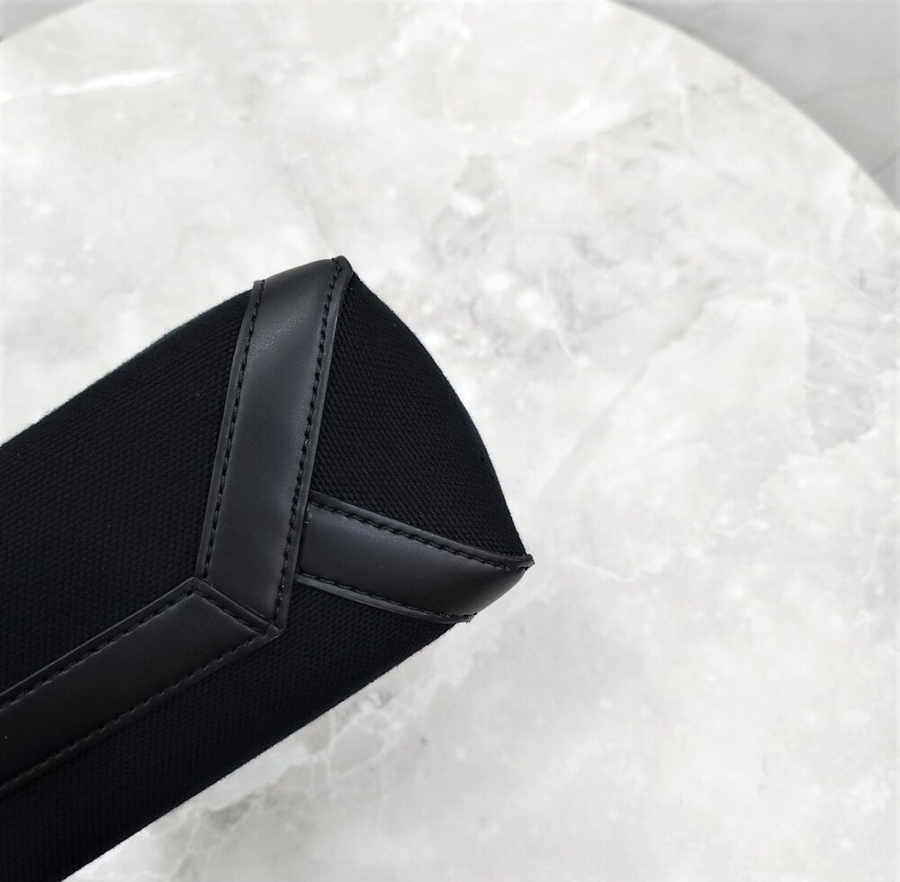 [럭스유] (새상품) 발렌티노 락스터드 가라바니 로고 토트 숄더백 4Y2B0B78