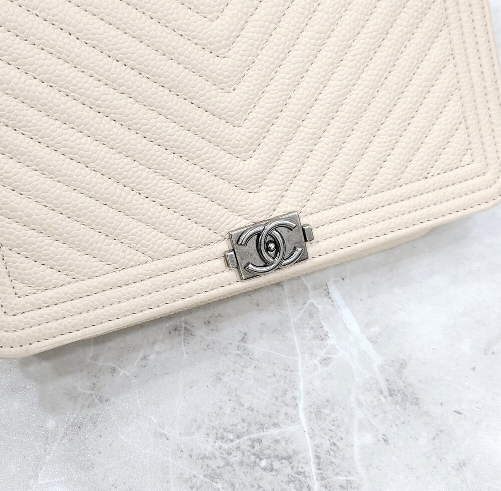 [럭스유] 샤넬 캐비어 보이 샤넬 쉐브론 WOC 체인 숄더백 29번대 AP1117