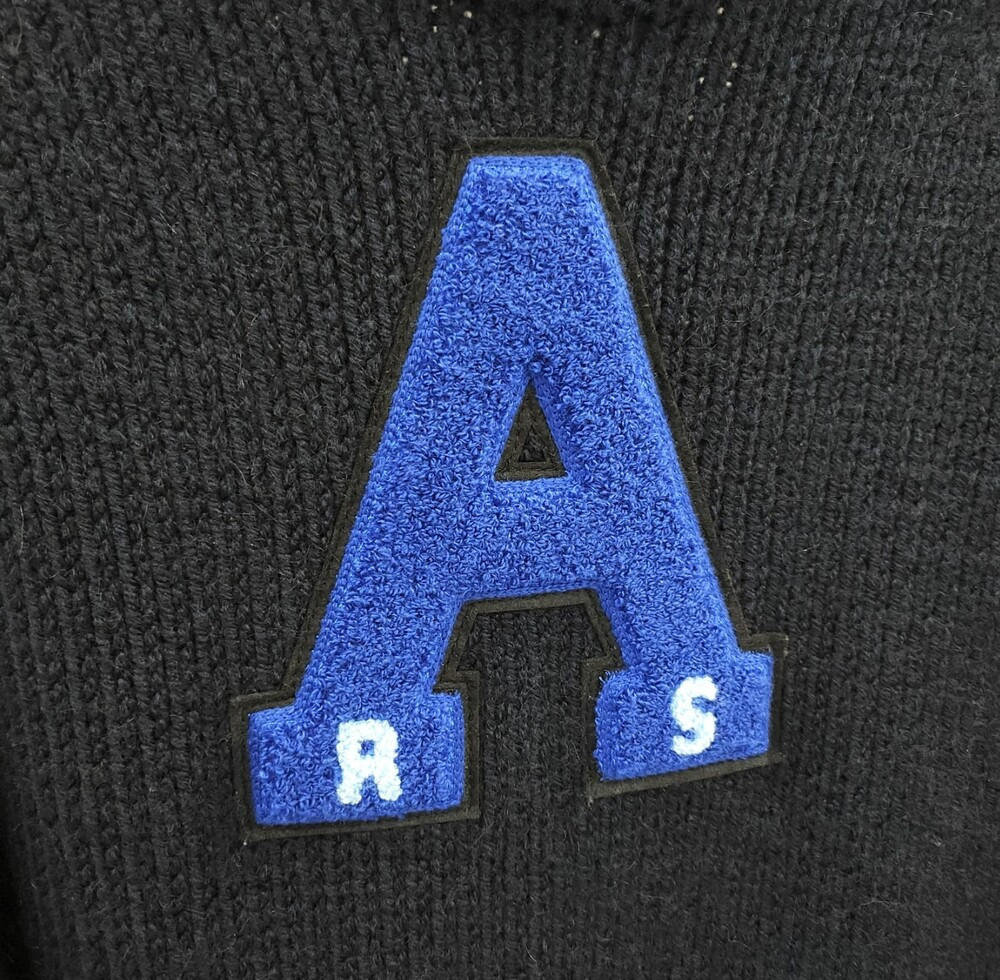 [럭스유] M / 라프시몬스 네이비 A로고 지퍼 절개 라운드 니트