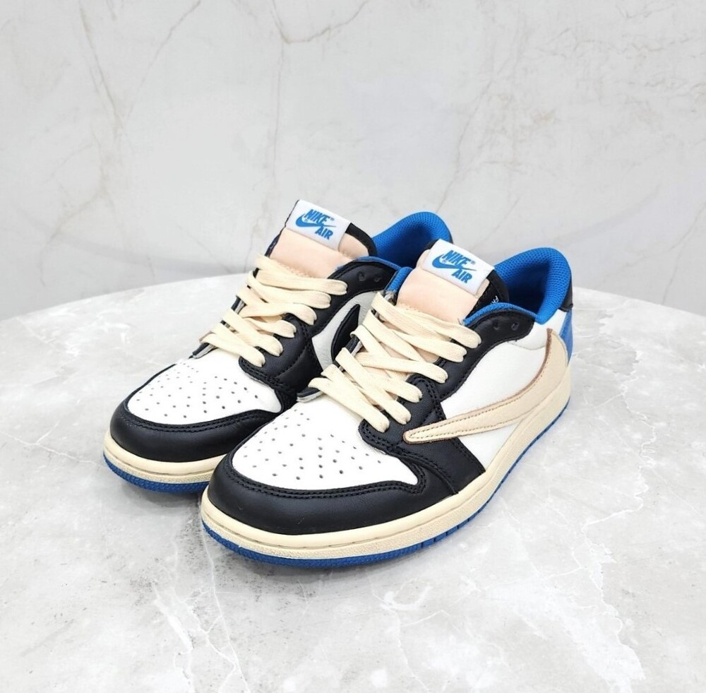 [럭스유] 245 / 나이키 X 프라그먼트 스캇 로우