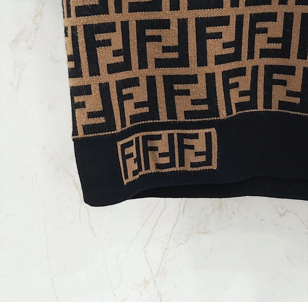 [럭스유] 36 / 펜디 FF 모티프 패브릭 스웨터 니트 FZY702