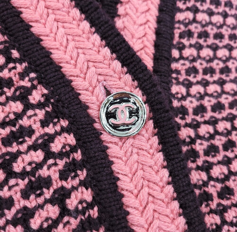 [럭스유] 38 / 샤넬 공방 브이넥 투포켓 CC로고 캐시미어 가디건 P75413