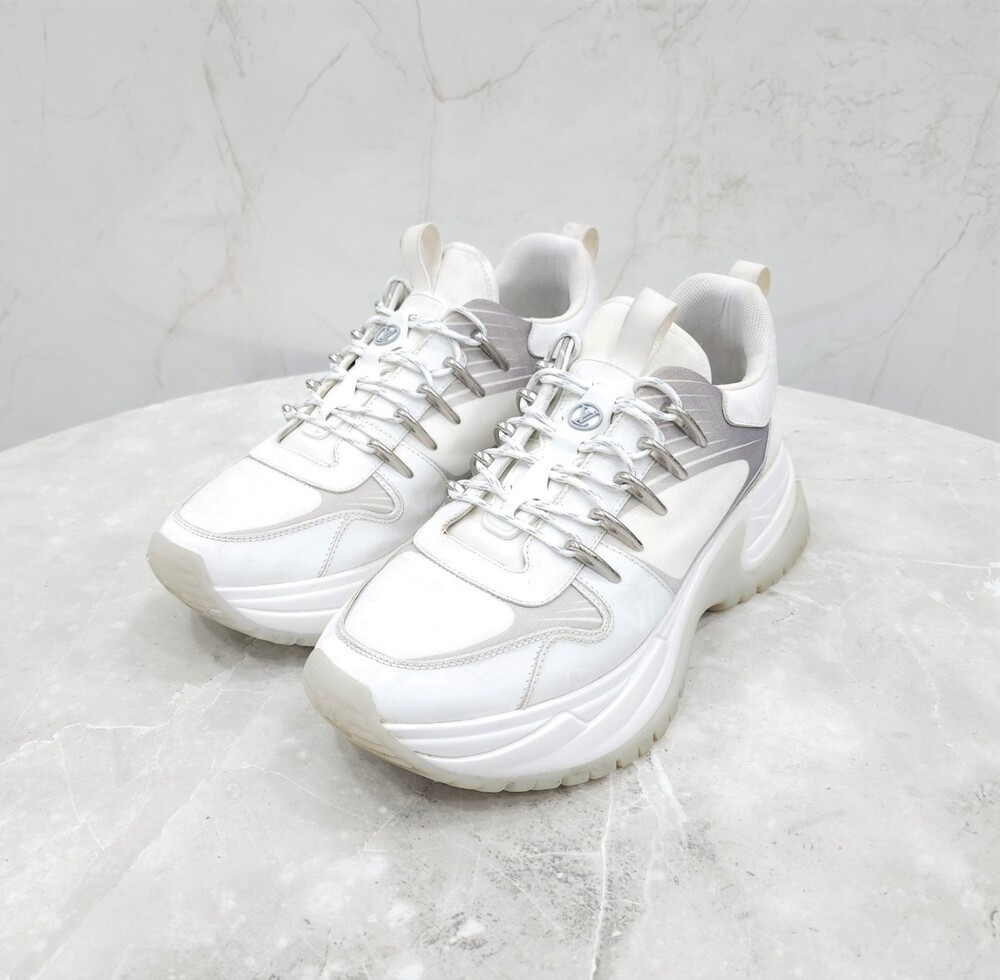 [럭스유] 6.5 / 루이비통 화이트 모노그램 펄스 런어웨이 스니커즈