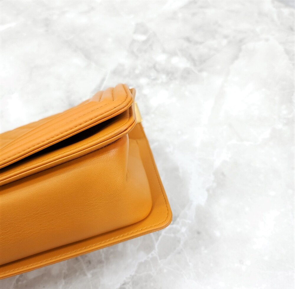 [럭스유] 샤넬 보이백 플랩백 미듐 램스킨 금장 23번대 A67086