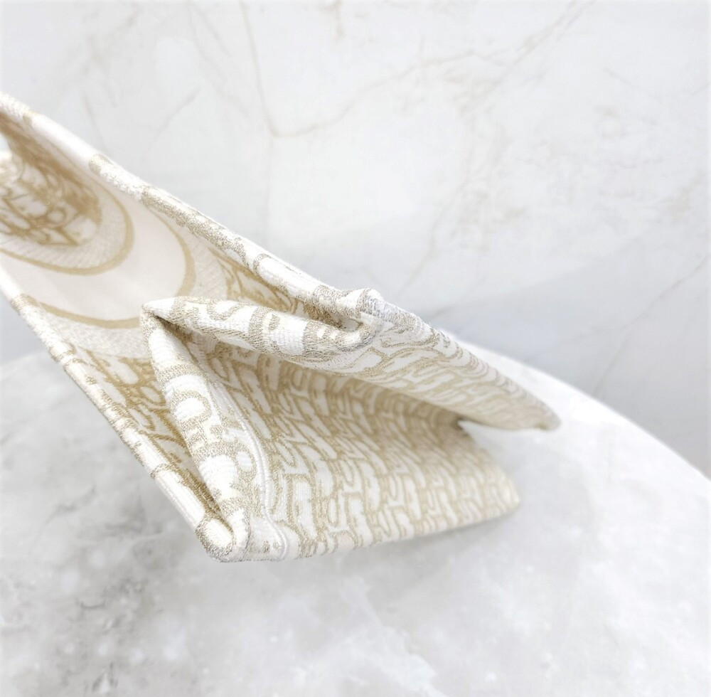 [럭스유] 디올 오블리크 북토트 미디엄 백 화이트 골드 M1296ZTQR_M981