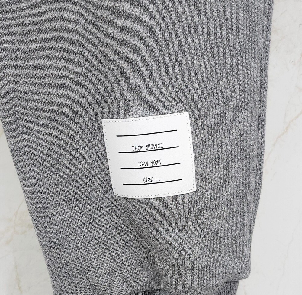 [럭스유] (새상품) 1 / 톰브라운 사선완장 스트라이프 조거 팬츠 MJQ008A