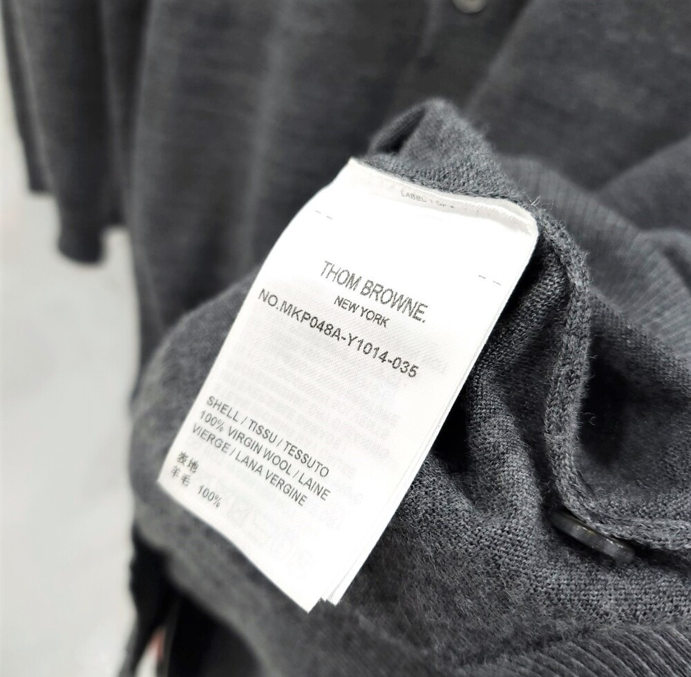 [럭스유] 3 / 톰브라운 차콜 그레이 사선완장 카라 니트 반팔 MKP048A