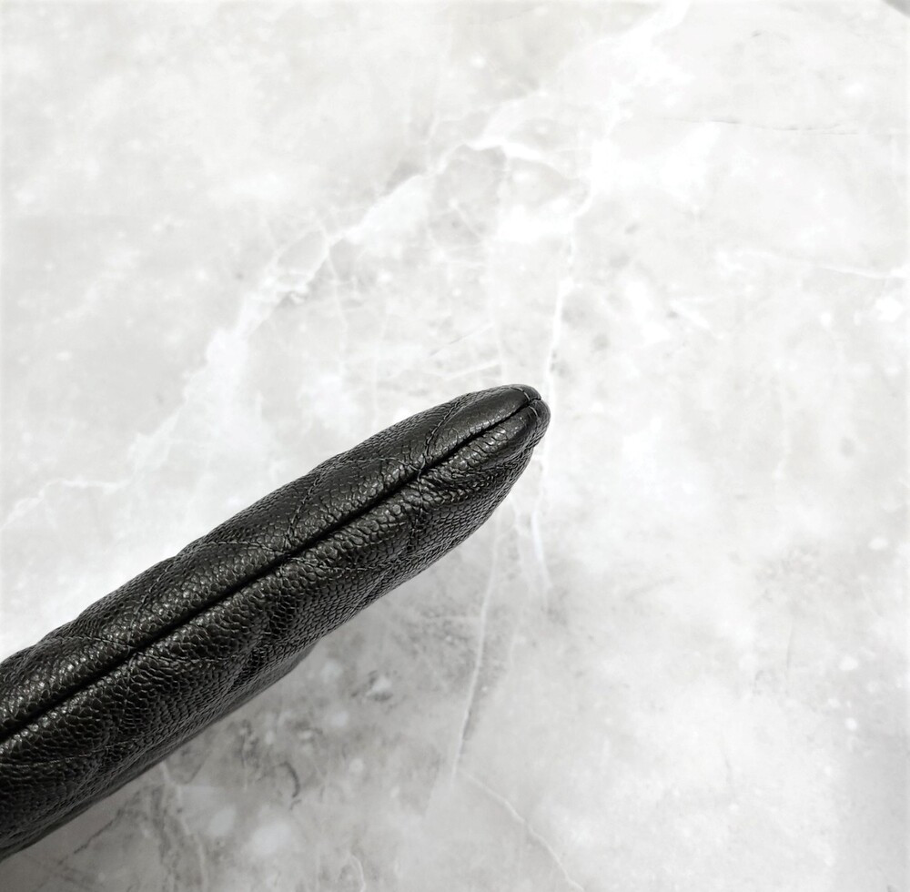 [럭스유] 샤넬 클래식 라지 파우치 그레인 카프스킨 A82552