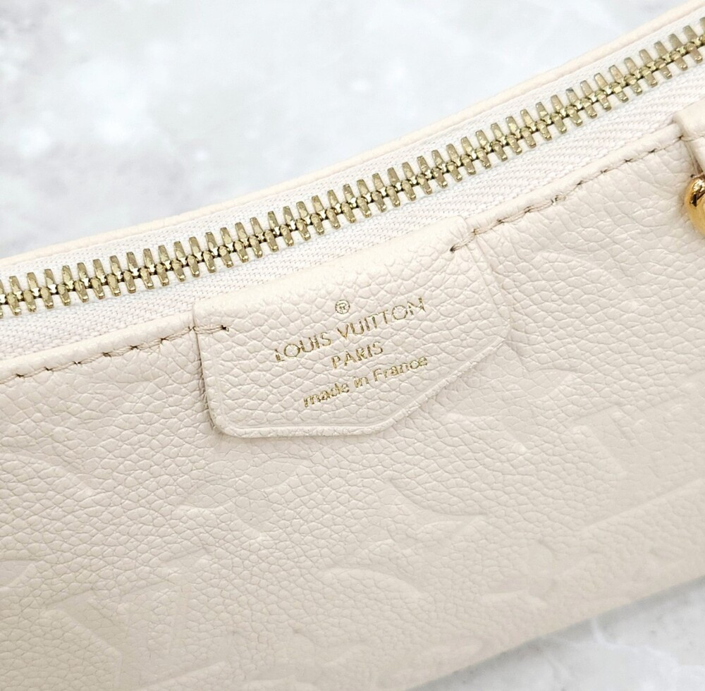 [럭스유] 루이비통 이지 파우치 온 스트랩 숄더백 M81066