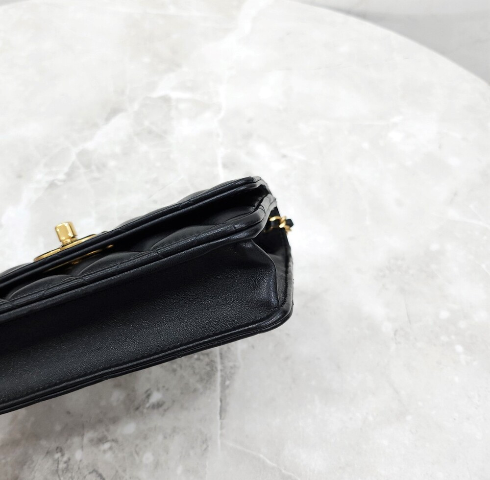 [럭스유] 샤넬 월렛 온 체인 WOC 미니 크로스백 램스킨 AP3938