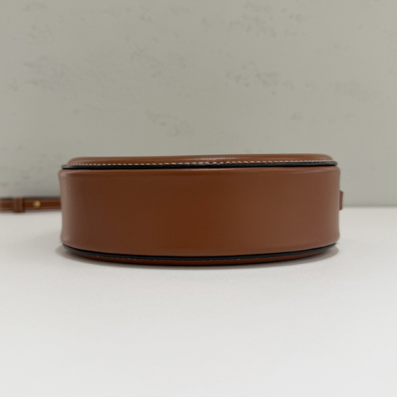 셀린느 트리옹프 오벌 펄스 미니 크로스백 10I703DPQ