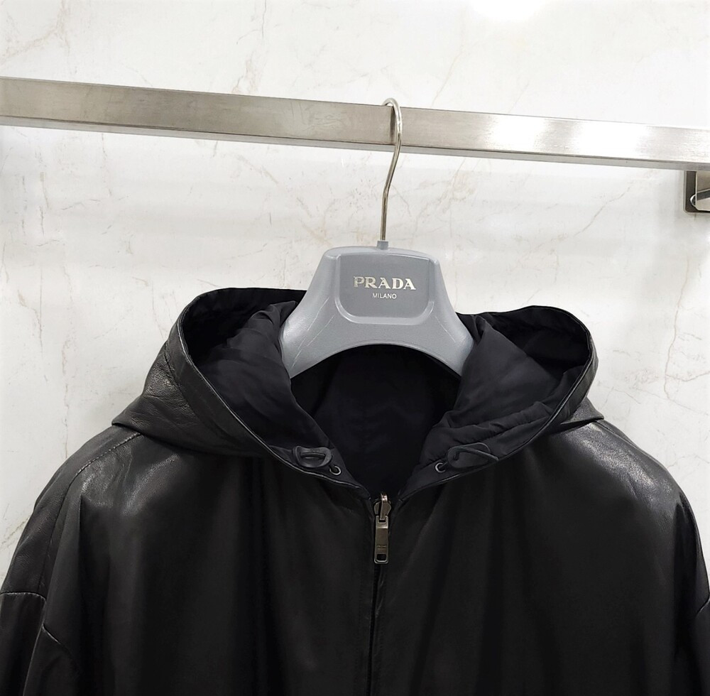 [럭스유] (새상품) 48 / 프라다 나파 가죽 리버서블 롱 후드 코트 자켓 UPS449