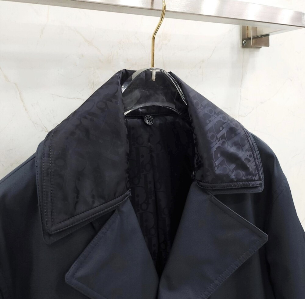 [럭스유] 48 / 디올 오블리크 자카드 탈착식 카라 테크니컬 롱 코트 113C305A4530