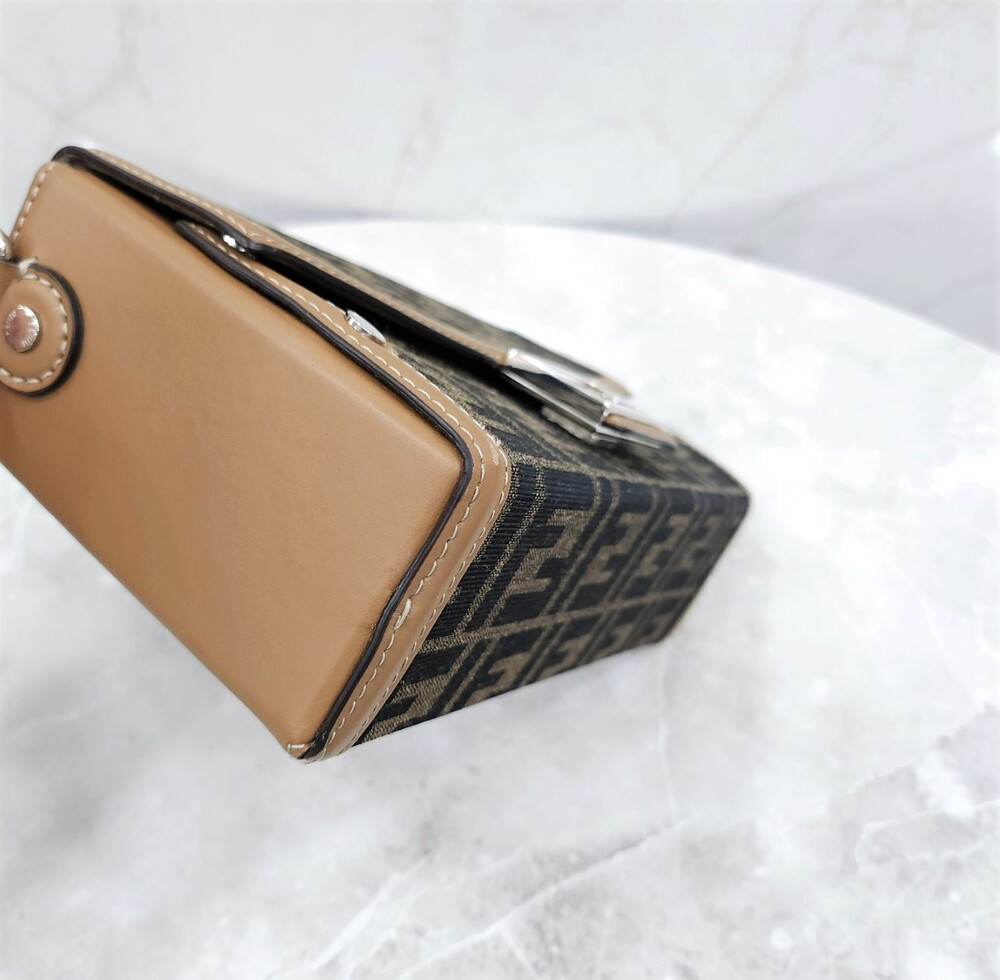 [럭스유] 펜디 FF 바게트 소프트 트렁크백 7VA565