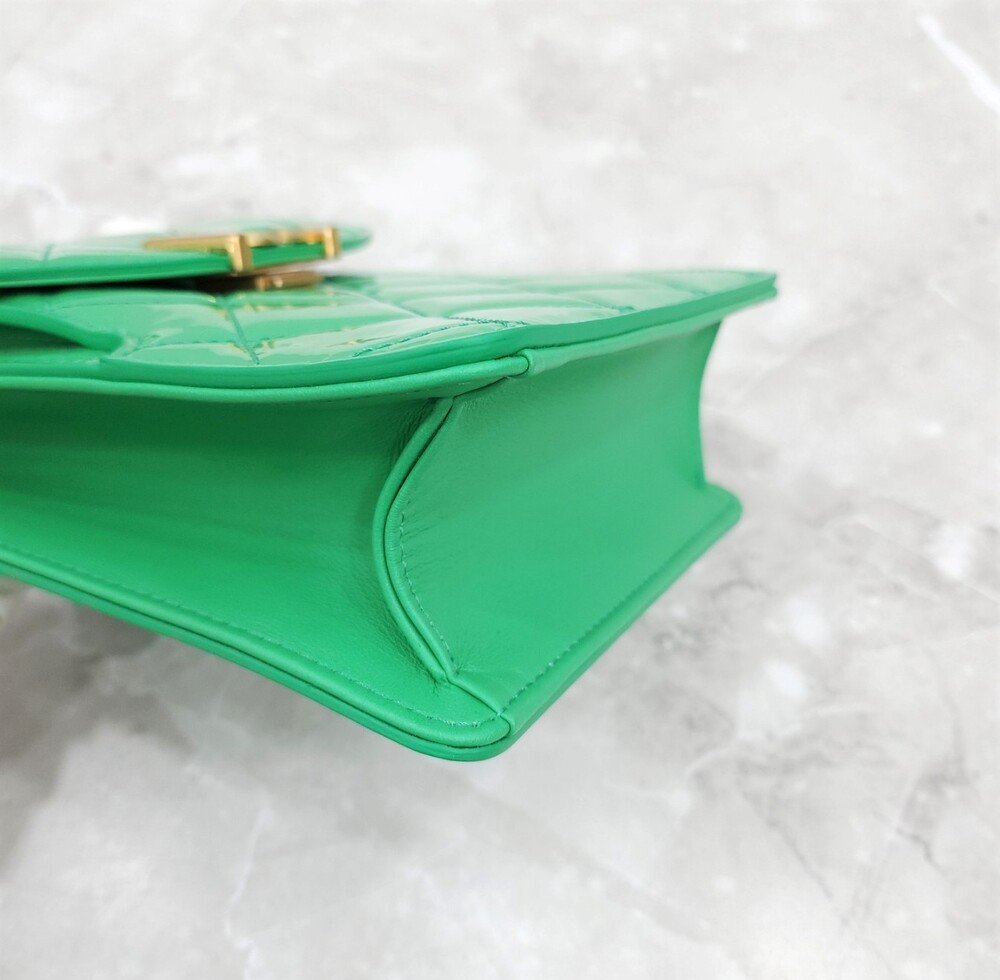 [럭스유] (새상품) 샤넬 그린 페이던트 스몰 플랩백 AS4180