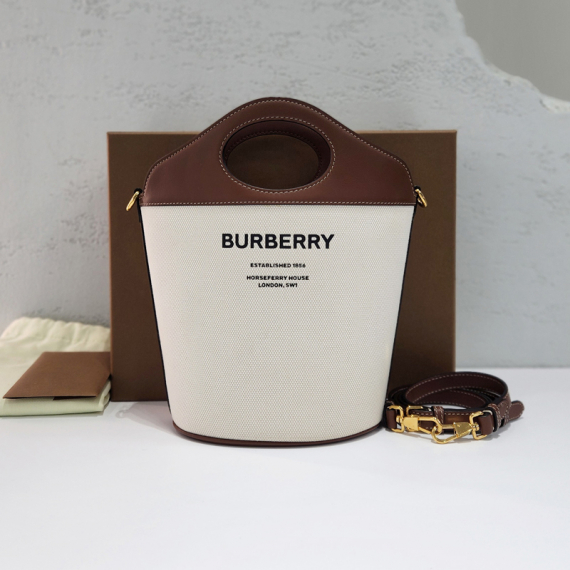 버버리 스몰 투톤 포켓 버킷 숄더백 80462421