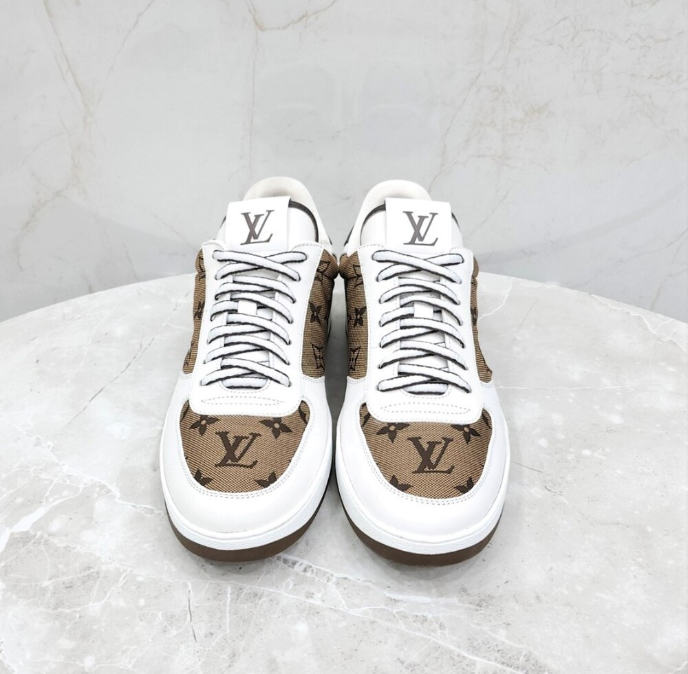 [럭스유] 7 / 루이비통 모노그램 리볼리 스니커즈