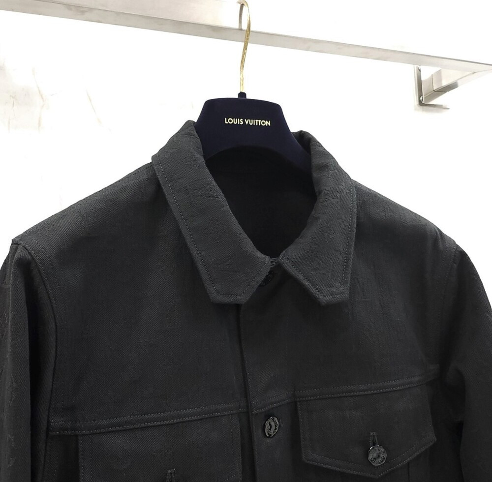 [럭스유] 46 / 루이비통 블랙 모노그램 트러커 데님 자켓