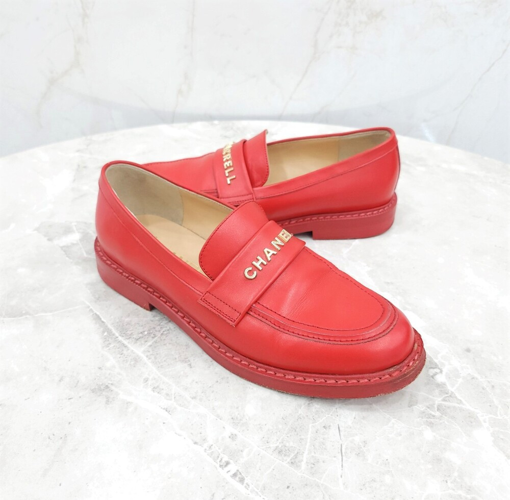 [럭스유] 36 / 샤넬 X 퍼렐 윌리엄스 레드 로고 레더 로퍼