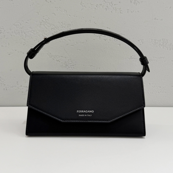 페라가모 미니 스퀘어 크로스백 24 1550