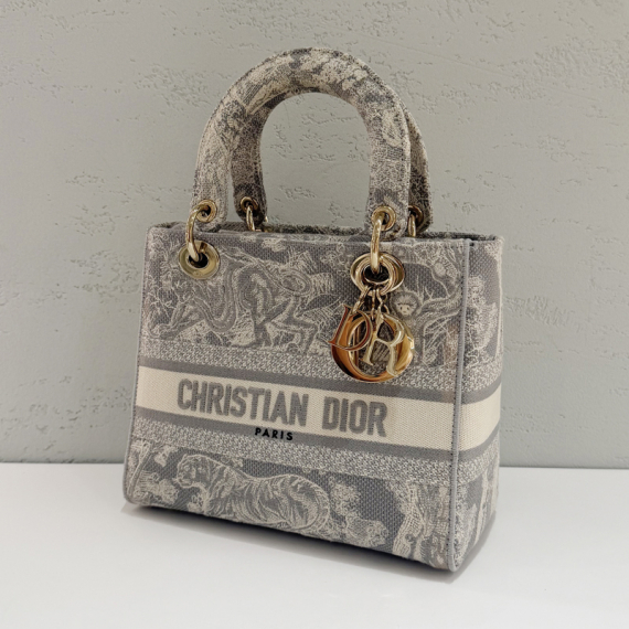 디올 디 라이트 레이디백 미디움 토트백 M0565ORGO