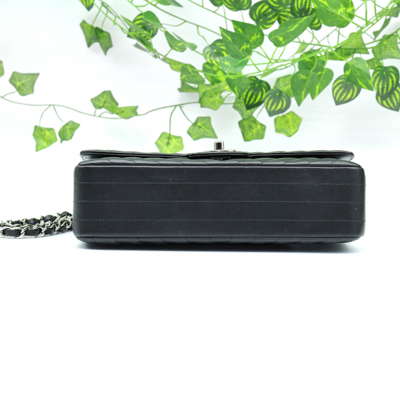 Chanel(샤넬) A01112 블랙 쉐브론 카프스킨 은장 CC로고 클래식 미듐 플랩 숄더백 (30번대)