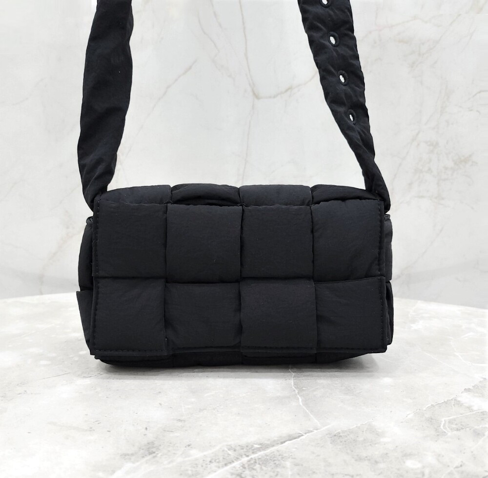 [럭스유] 보테가베네타 블랙 카세트 테크 미니 크로스백 679763