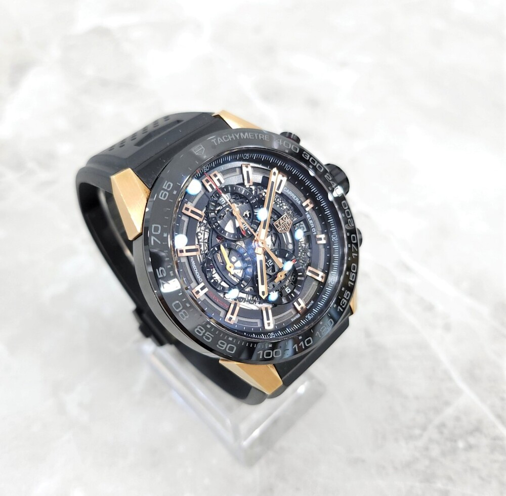 [럭스유] 태그호이어 까레라 호이어 01 스켈레톤 시계 45mm 티타늄 골드