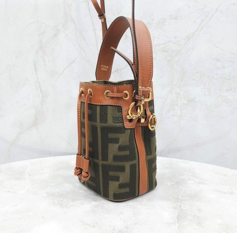 [럭스유] 펜디 FF 몬트레조 버킷백 8BS010