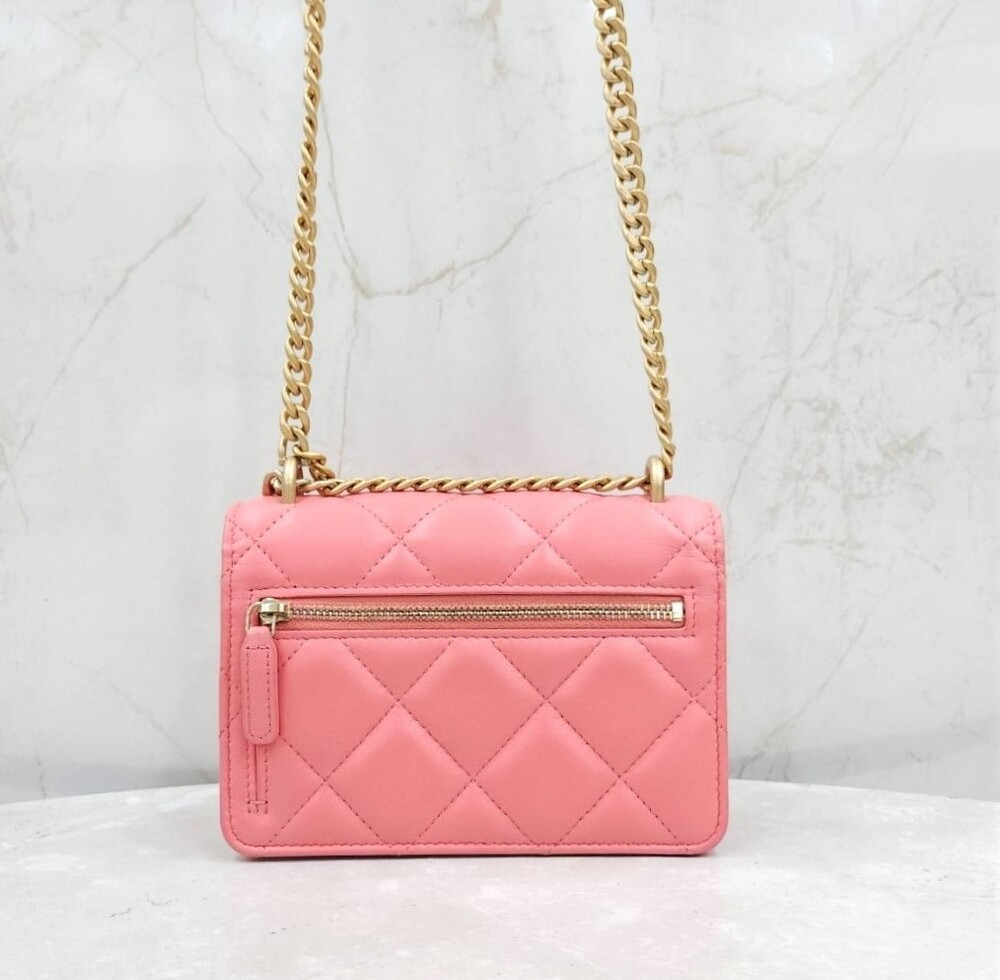 [럭스유] (새상품) 샤넬 시즌 핑크 램스킨 미니 플랩 숄더백 AP2635