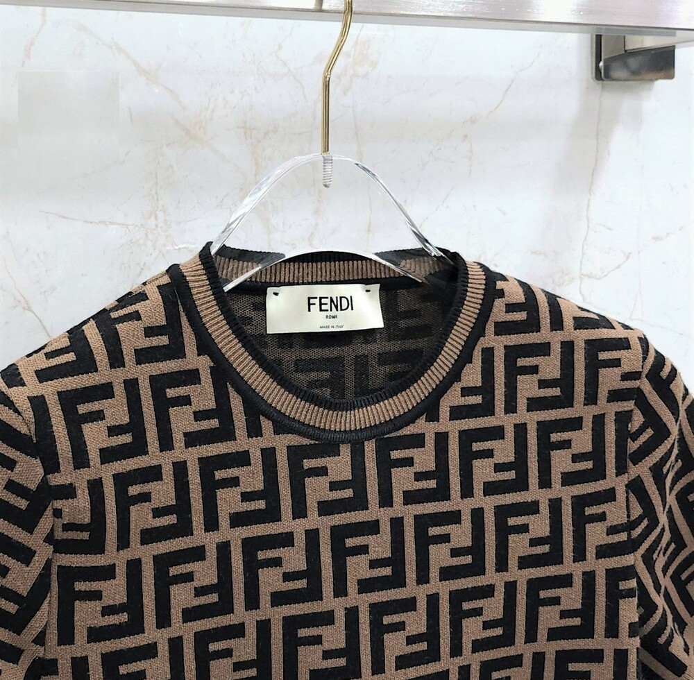 [럭스유] 36 / 펜디 FF 모티프 패브릭 스웨터 니트 FZY702