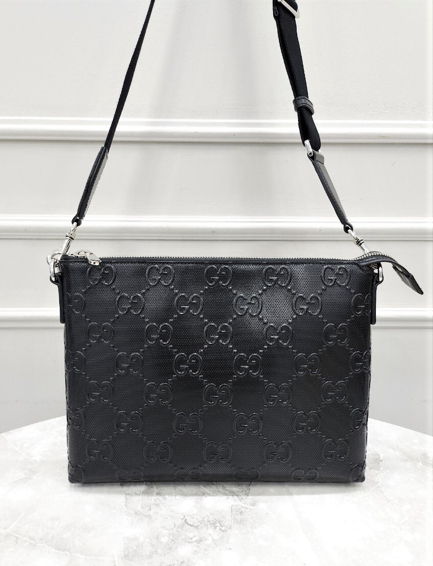 [럭스유] 구찌 GG 엠보스 미디움 메신저백