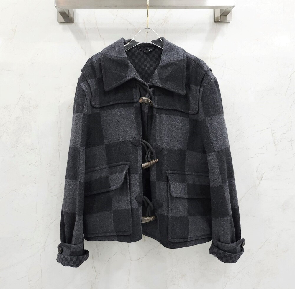 [럭스유] 54 / 루이비통 X 니고 한정판 자이언트 다미에 더플 코트